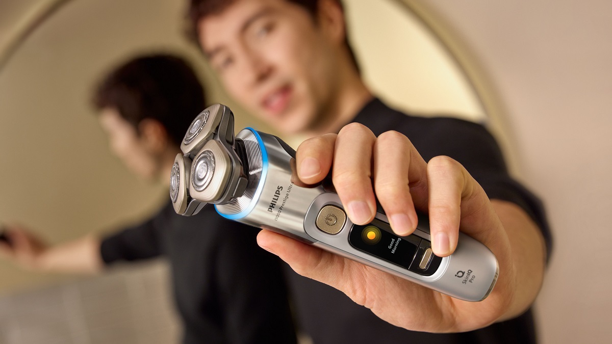 Philips Shaver i9000 Prestige Ultra, Wet & Dry Electric Shaver, Chrome, Skin IQ Pro Technology, Triple Lift & Cut System, 360 Rotating NanoTech Precision Blades, 5 Shaving Modes, Model XP9404/31