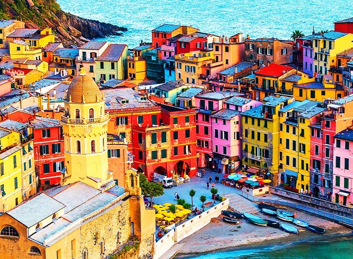 Over a billion colors are brought to life by TRILUMINOS PRO™ and our 4K HDR Processor X1™. With extreme contrast, everything you watch feels so real.